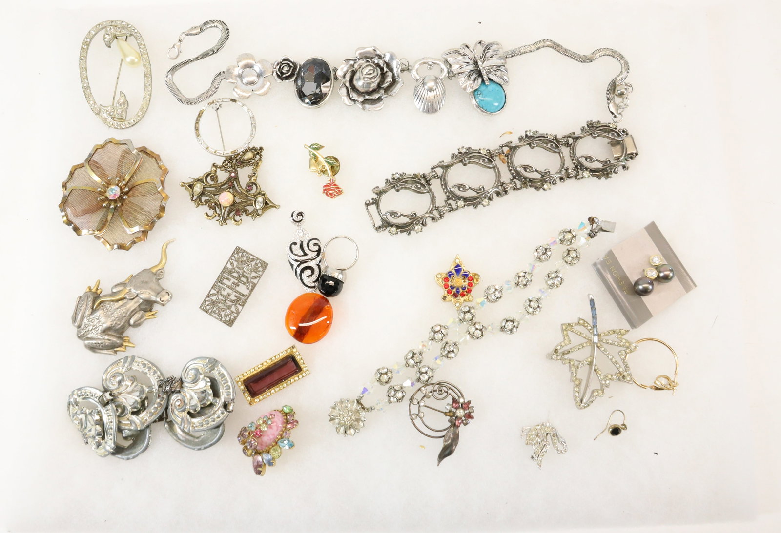 COSTUME JEWELRY LOT: STERLING SILVER MARCASITE BROOCH, BRACELETS, NECKLACES ETC PLEASE READ CAREFULLY – THIS IS AN ONLINE ONLY AND ONSITE AUCTION. THE ADDRESS WILL BE GIVEN AFTER THE AUCTION HAS ENDED AND TO ALL SUC