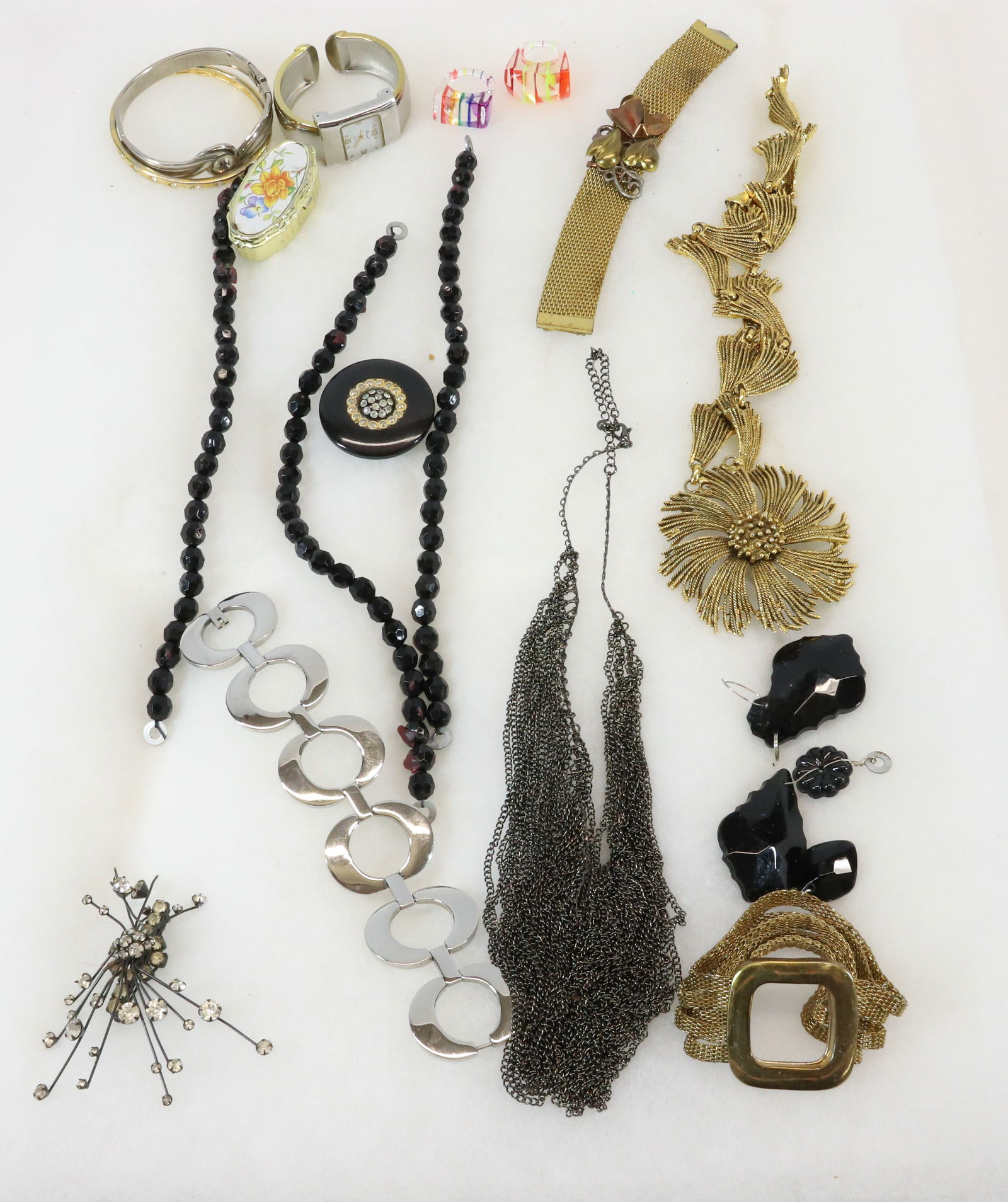 COSTUME JEWELRY LOT: LUCITE RINGS, NECKLACES, PILL BOX, ETC PLEASE READ CAREFULLY – THIS IS AN ONLINE ONLY AND ONSITE AUCTION. THE ADDRESS WILL BE GIVEN AFTER THE AUCTION HAS ENDED AND TO ALL SUCCESSFUL BIDDERS. THE