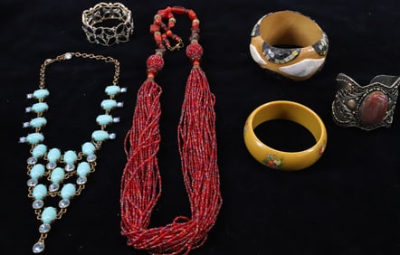 COSTUME JEWELRY LOT