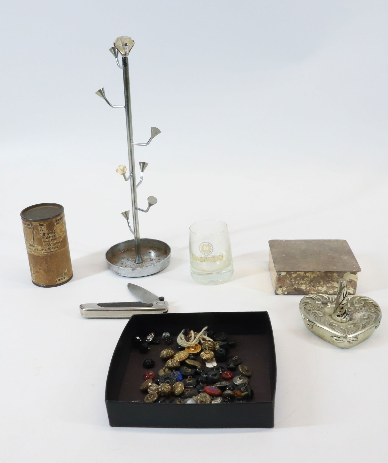 ANTIQUE BUTTONS LOT (1 of 4)