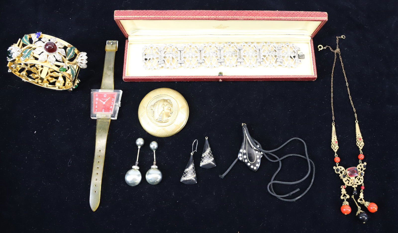 COSTUME JEWELRY LOT (1 of 7)