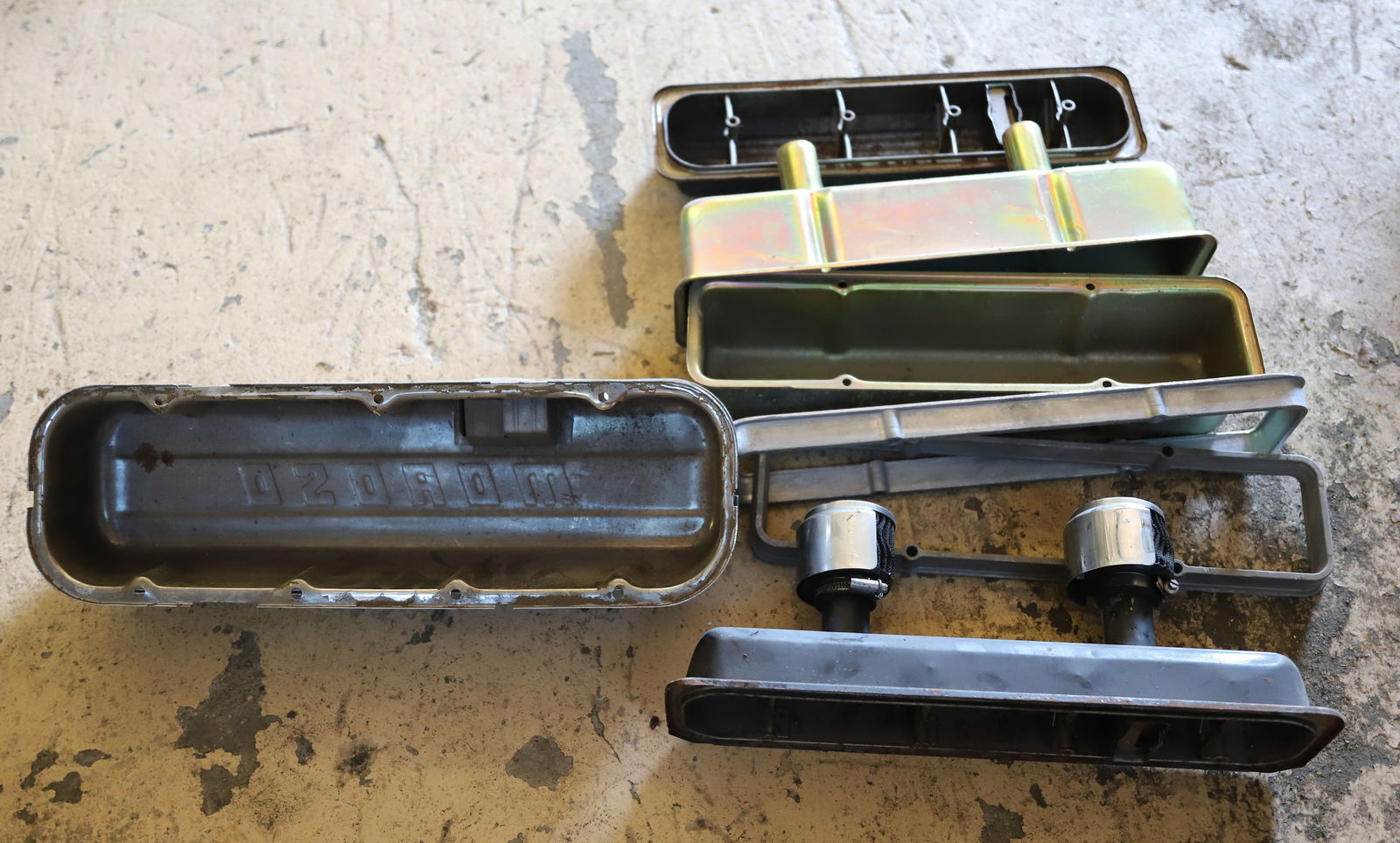 VALVE COVERS (1 of 3)