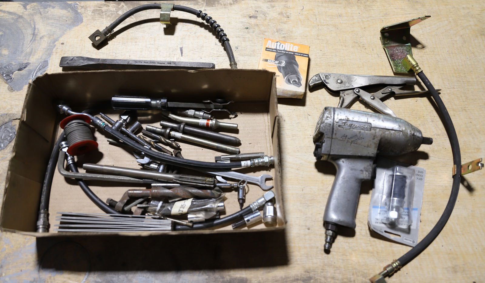 1/2" SNAP-ON AIR IMPACT WRENCH AND TOOLS (1 of 4)