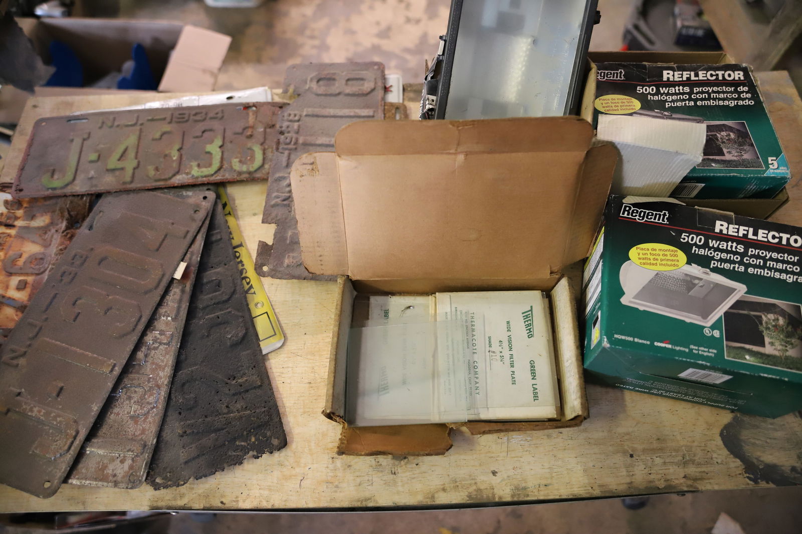 (3) OUTDOOR LIGHTS AND LICENSE PLATES (1 of 6)