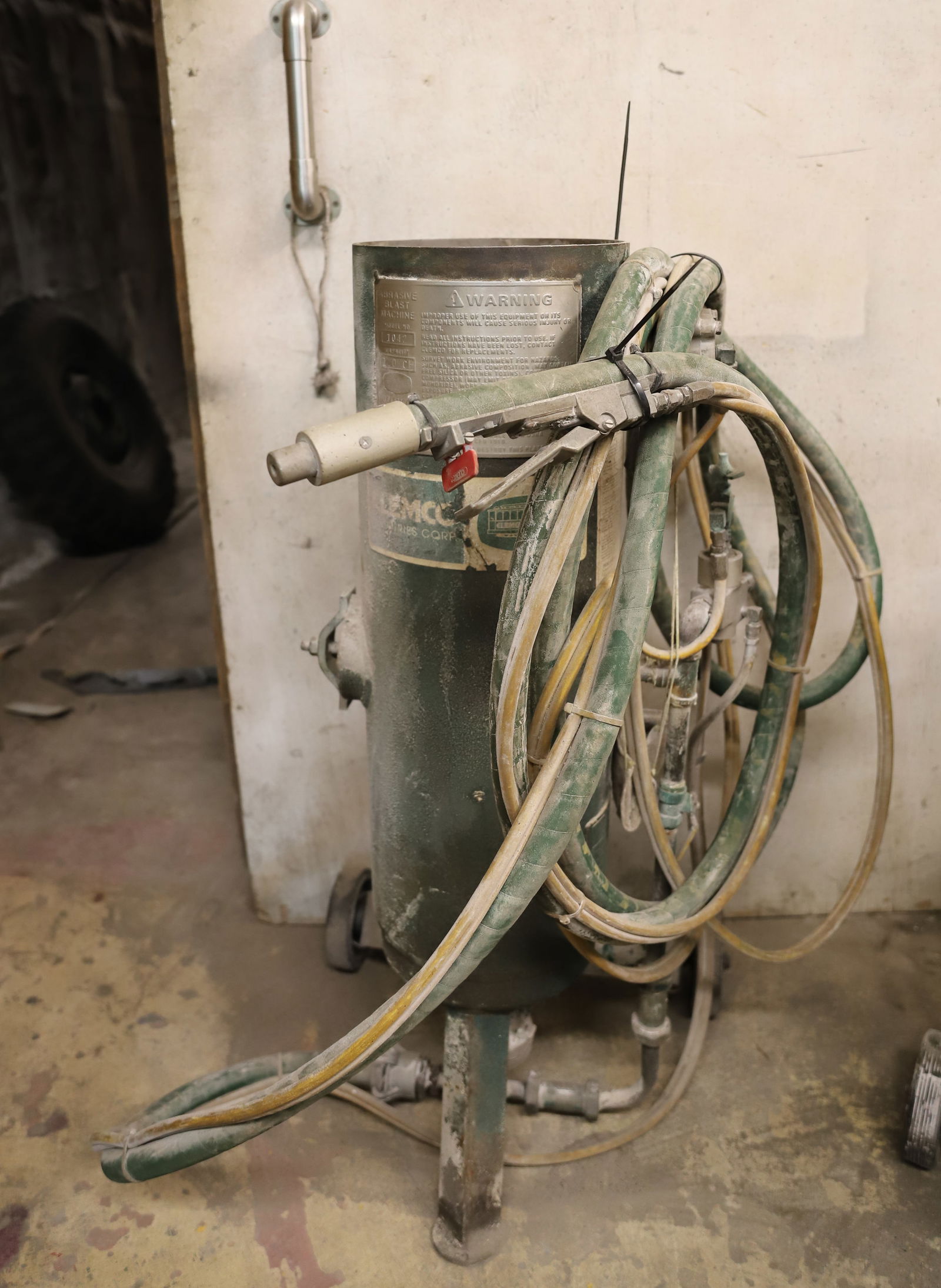 CLEMCO SAND BLASTING MACHINE (1 of 3)