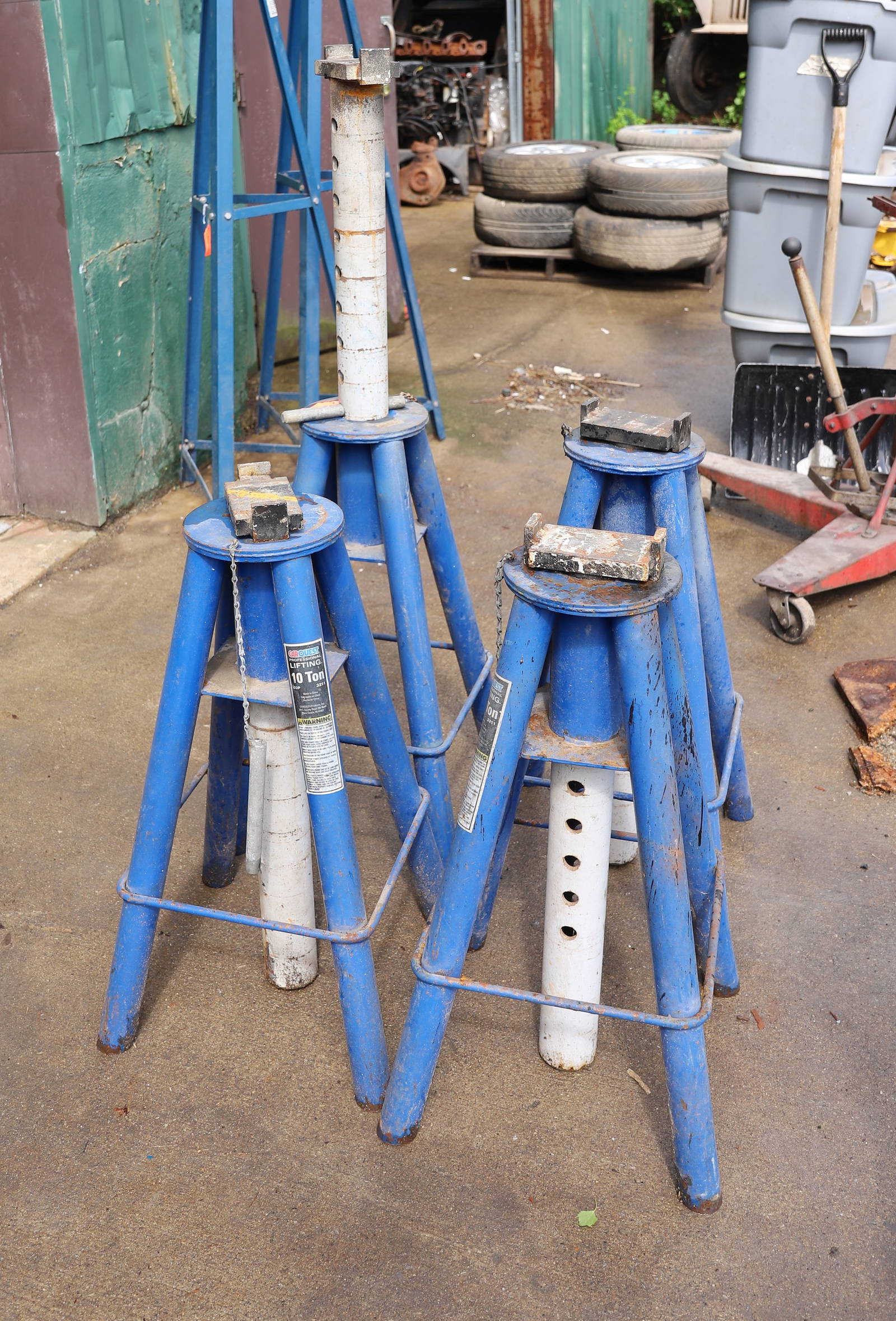 Set Of (4) Carquest Jack Stands Auction