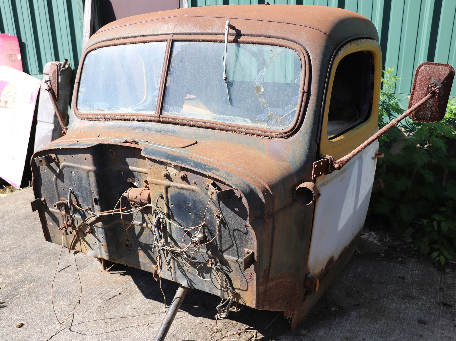 VINTAGE TRUCK CAB (1 of 4)