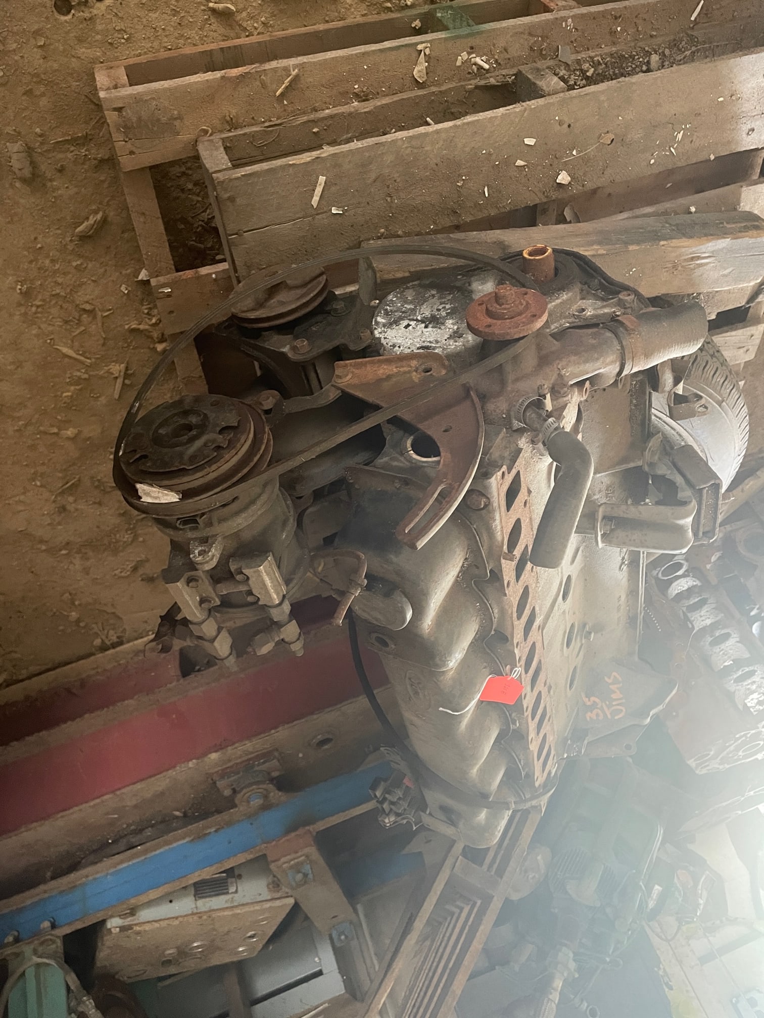 FORD 6 CYLINDER MOTOR (1 of 2)