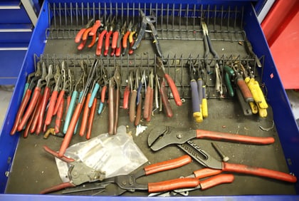DRAWER LOT OF VARIOUS PLIERS AND CUTTERS