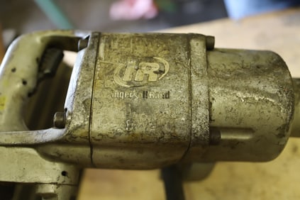 AIR TOOL AND TIRE CHUCKS