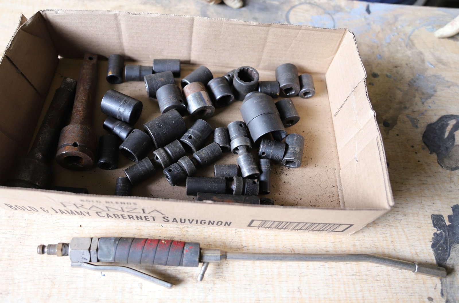 SNAP ON AND OTHERS: SOCKETS- METRIC PLEASE READ CAREFULLY - Terms for Purchasing and Shipping of Auction Items. Please read carefully before bidding. All payments for purchases will be made through LiveAuctioneers.com pa