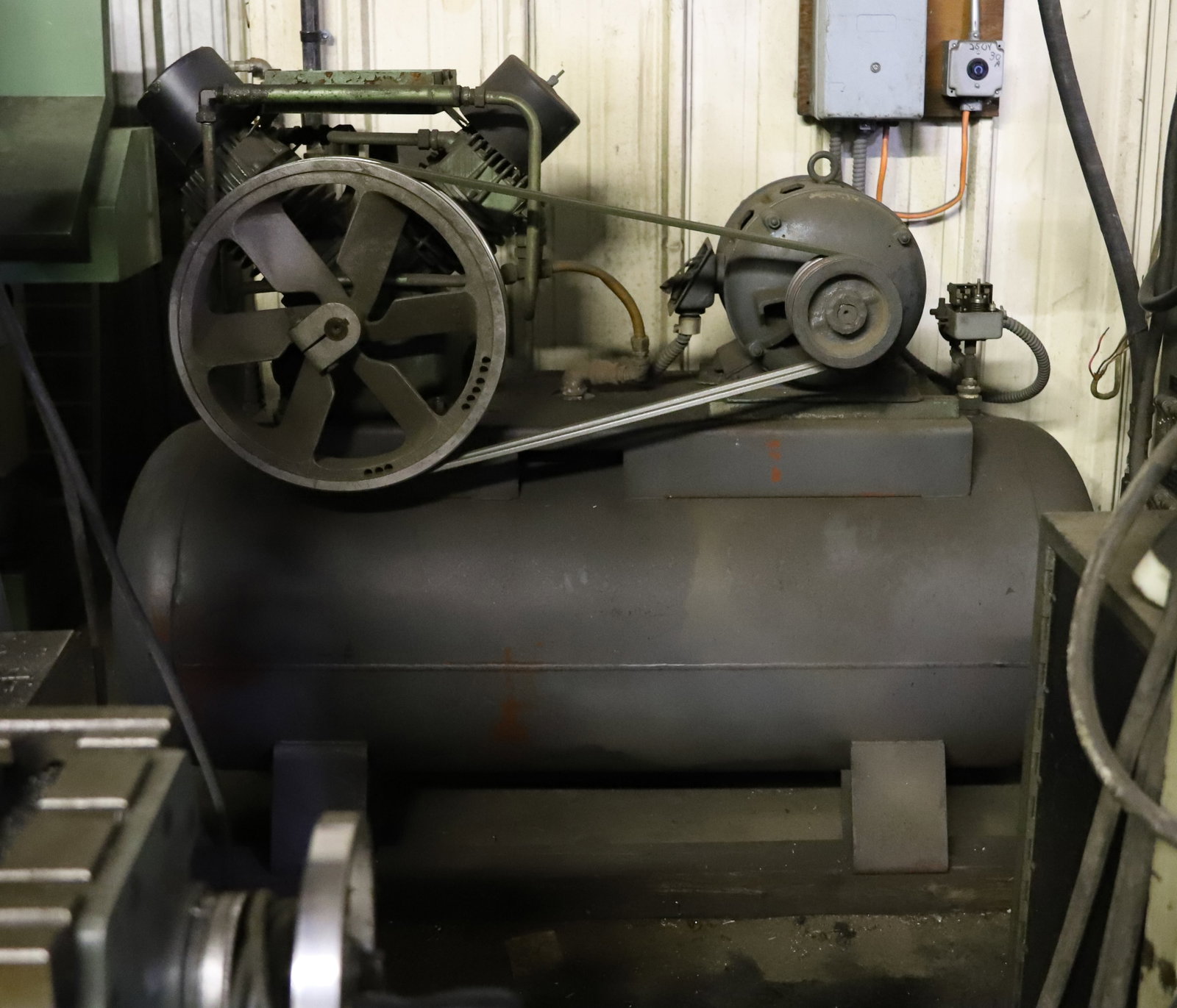 AIR COMPRESSOR: SPEEDAIRE, 4V248, PLEASE READ CAREFULLY - Terms for Purchasing and Shipping of Auction Items. Please read carefully before bidding. All payments for purchases will be made through LiveAuctioneers.com 