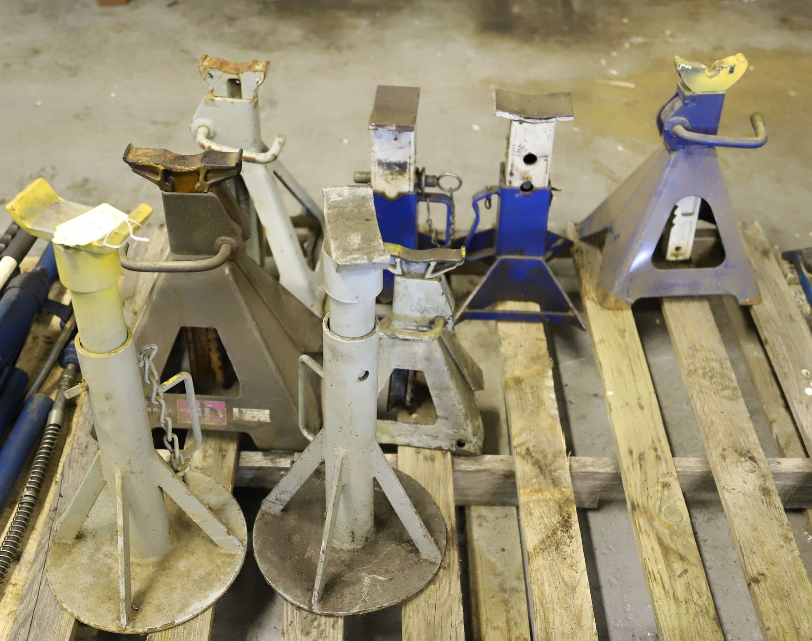 (8) JACK STANDS (1 of 2)