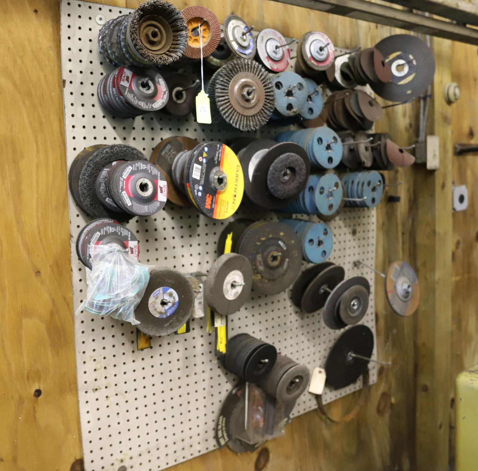 LARGE LOT OF GRINDER WHEELS (1 of 2)