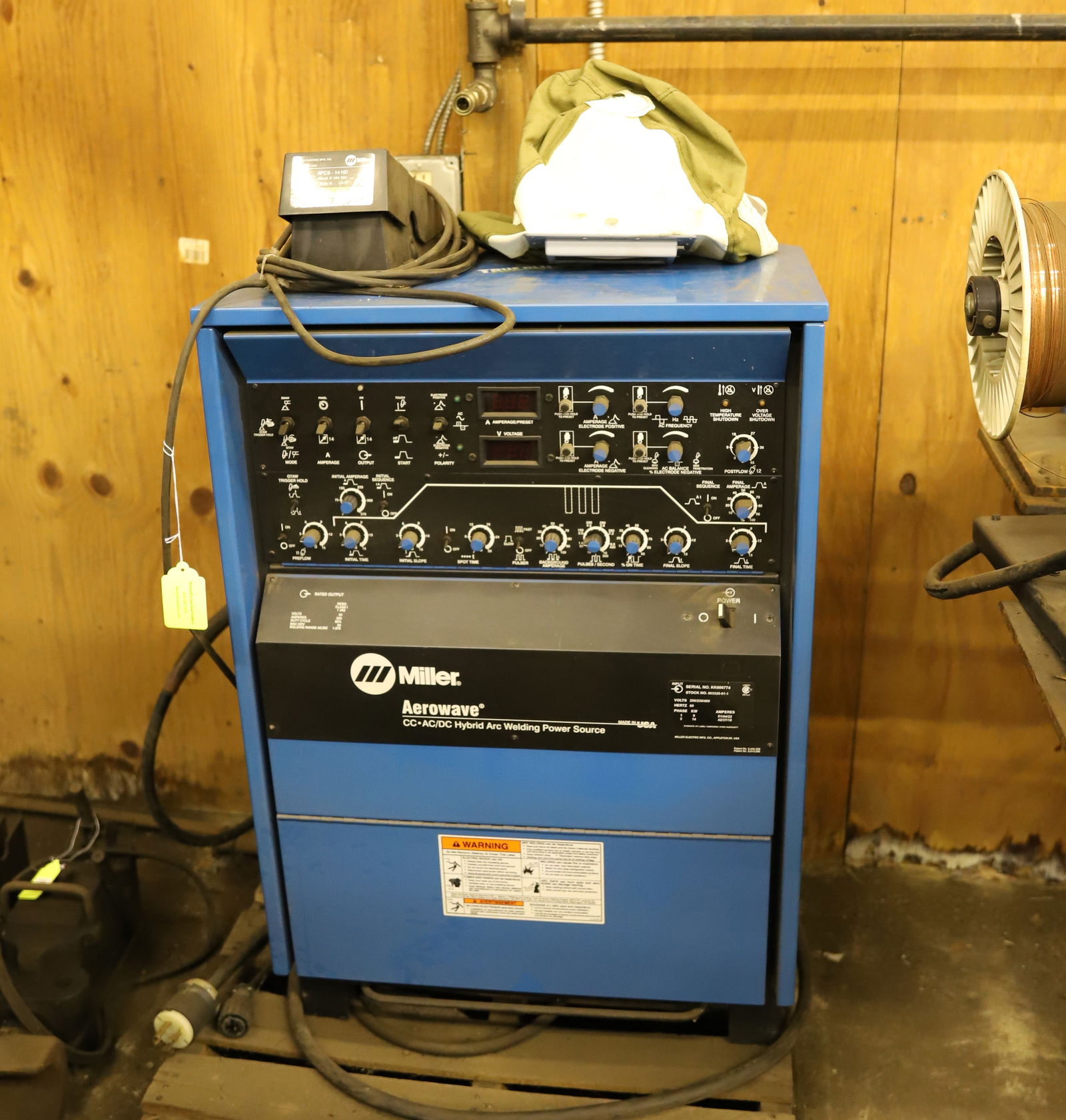 MILLER AEROWAVE WELDING POWER SOURCE (1 of 3)