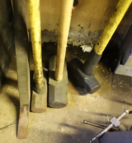 (3) SLEDGE HAMMERS AND PRY BAR
