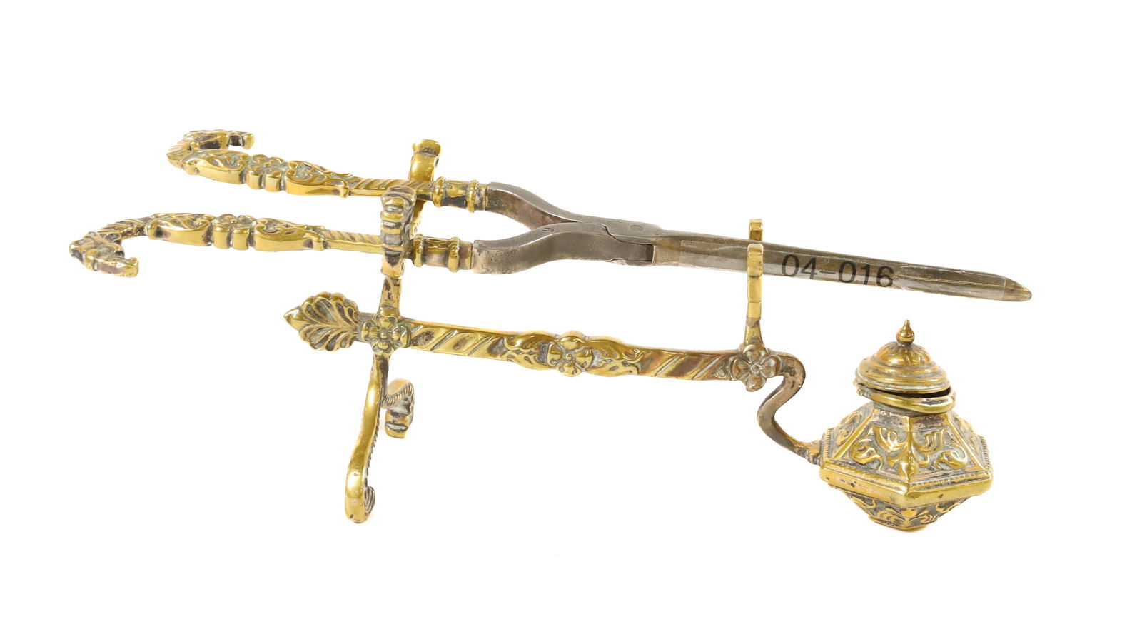 ENGLISH CURLING IRON AND HEATER (1 of 5)