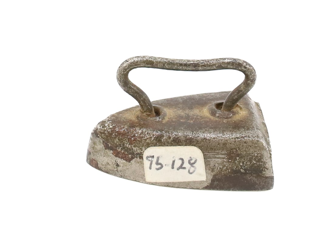 MINIATURE ADVERTISING IRON (1 of 6)