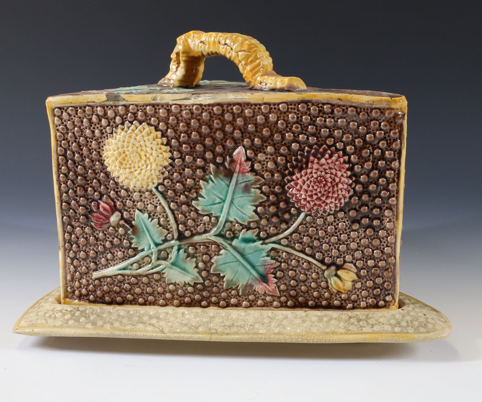 MAJOLICA CHRYSANTHEMUM CHEESE DISH/COVER (1 of 7)