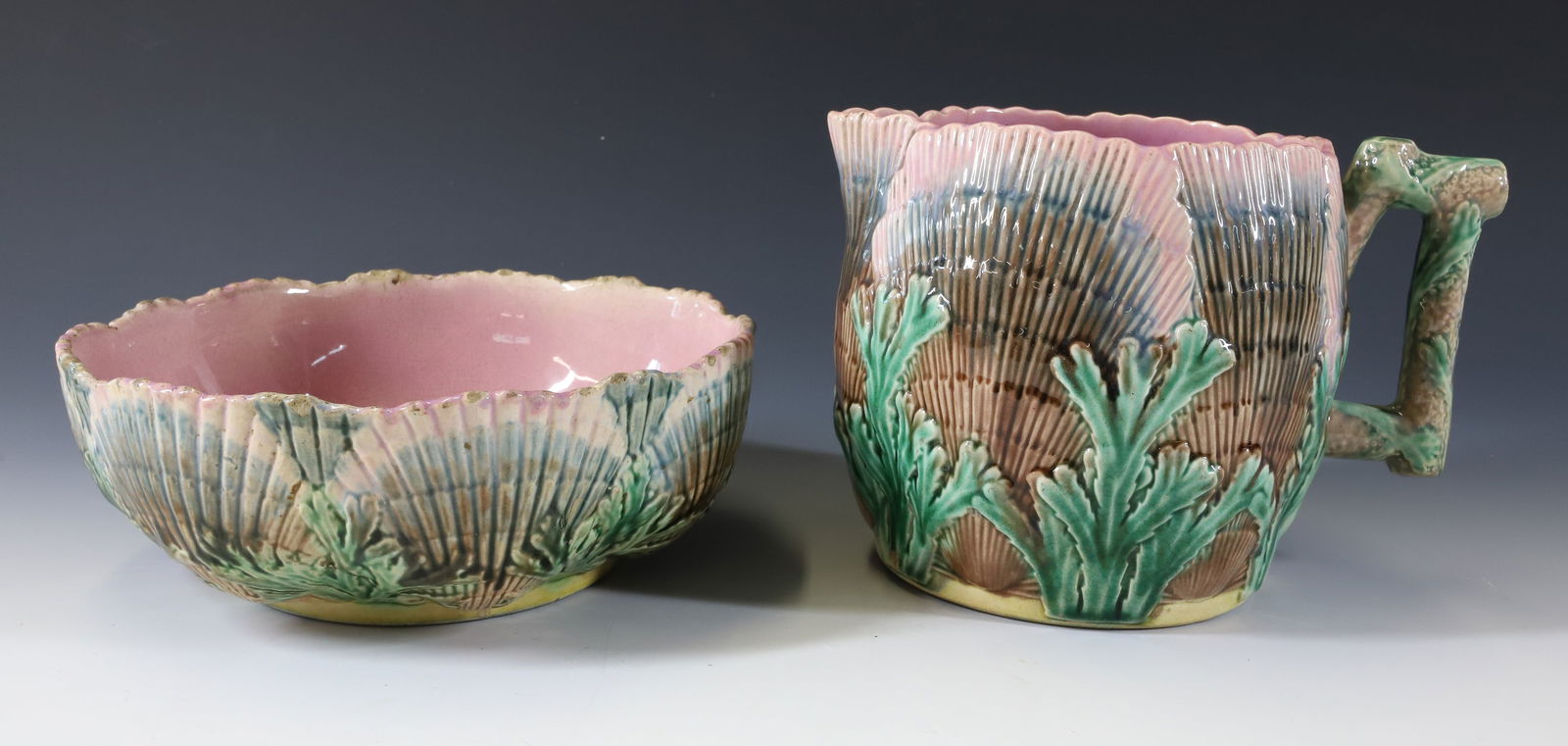 ETRUSCAN MAJOLICA SHELL PITCHER AND BOWL (1 of 7)