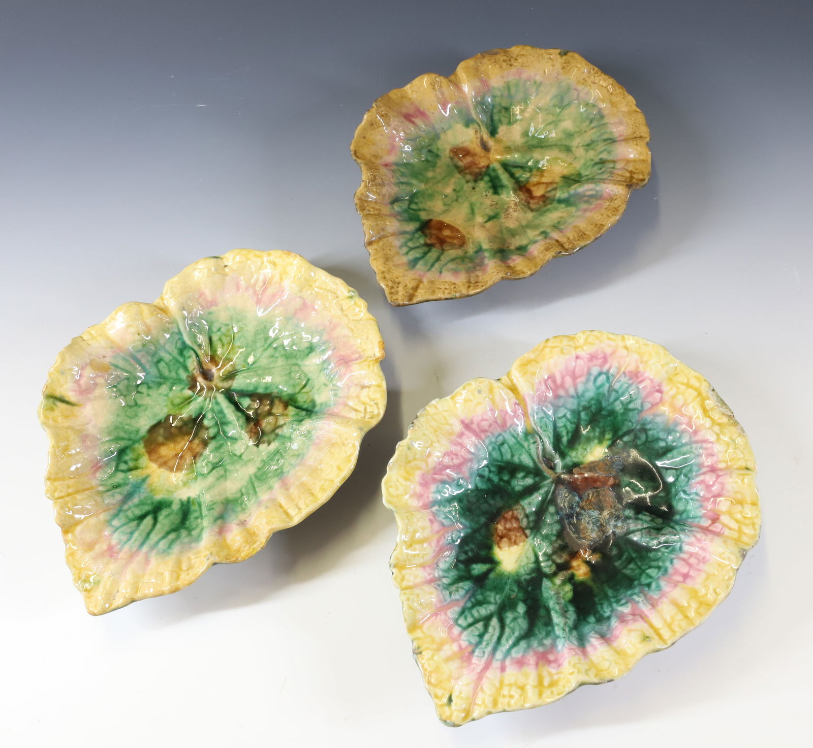(3) MAJOLICA BEGONIA LEAF DISHES (1 of 5)