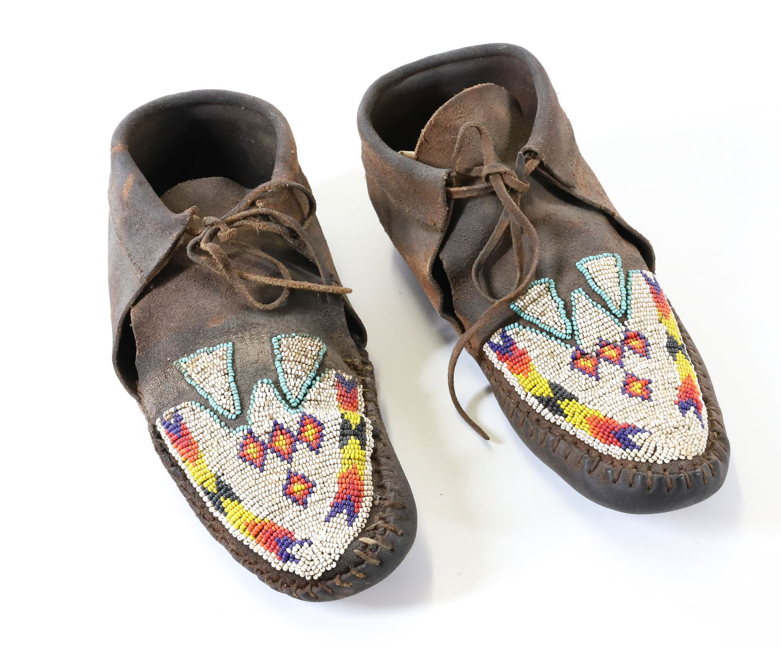 NATIVE AMERICAN BEADED MOCCASINS (1 of 4)