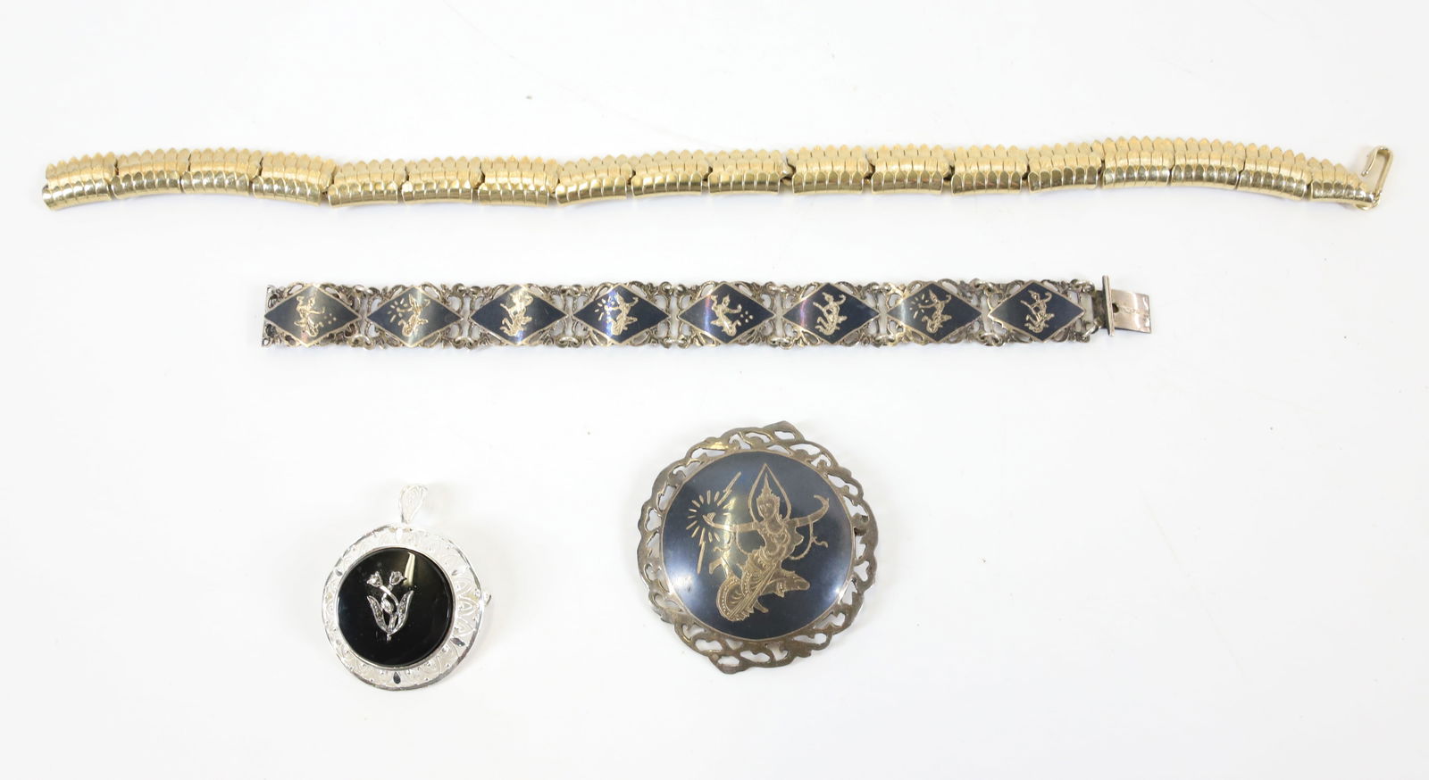 LOT OF VINTAGE JEWELRY (1 of 3)