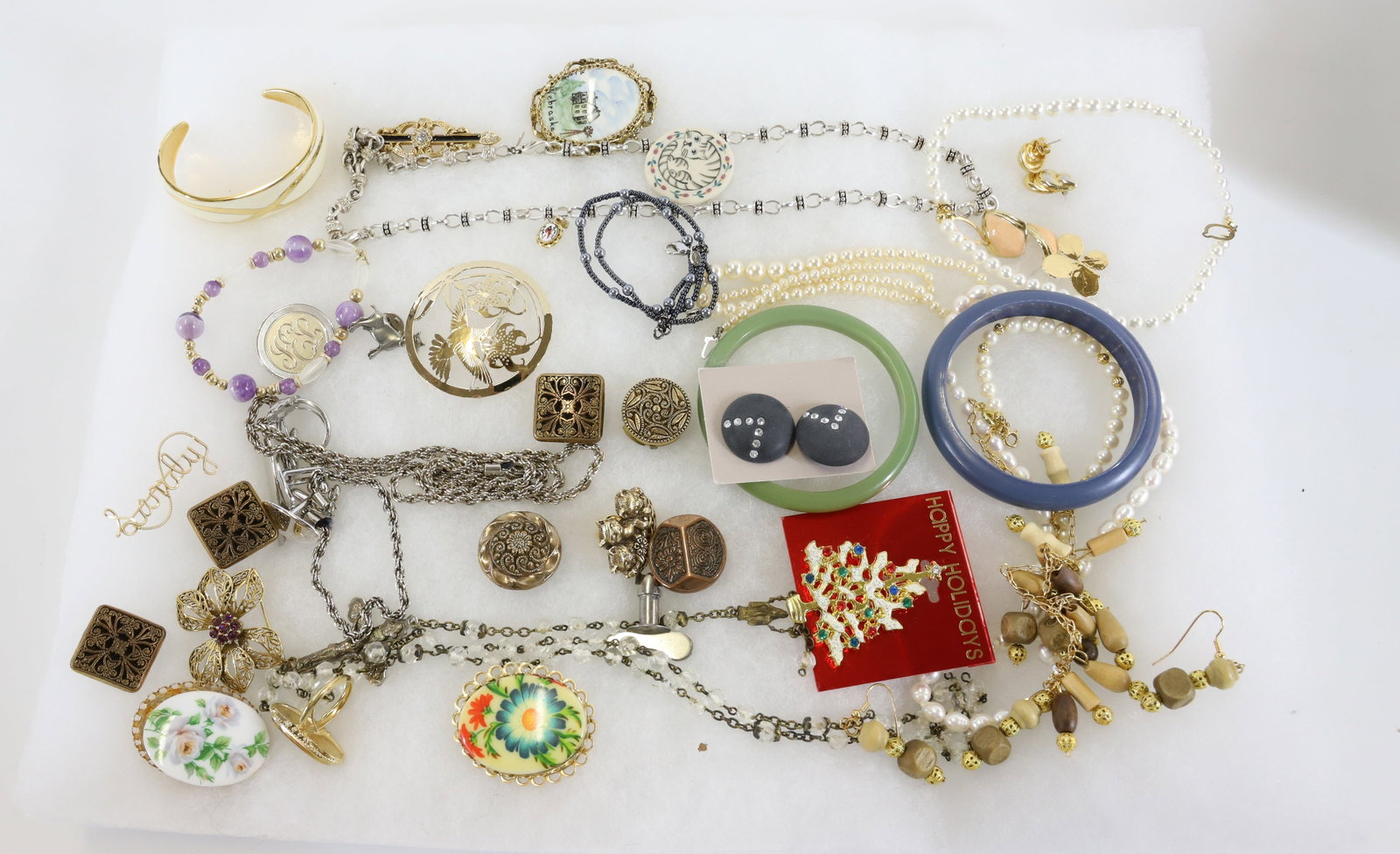 LOT OF COSTUME JEWELRY: INCLUDING: NECKLACES, PINS, BRACELETS AND MORE. TERMS: PLEASE READ CAREFULLY - Terms for Purchasing and Shipping of Auction Items. Please read carefully before bidding. All payments for purchases will