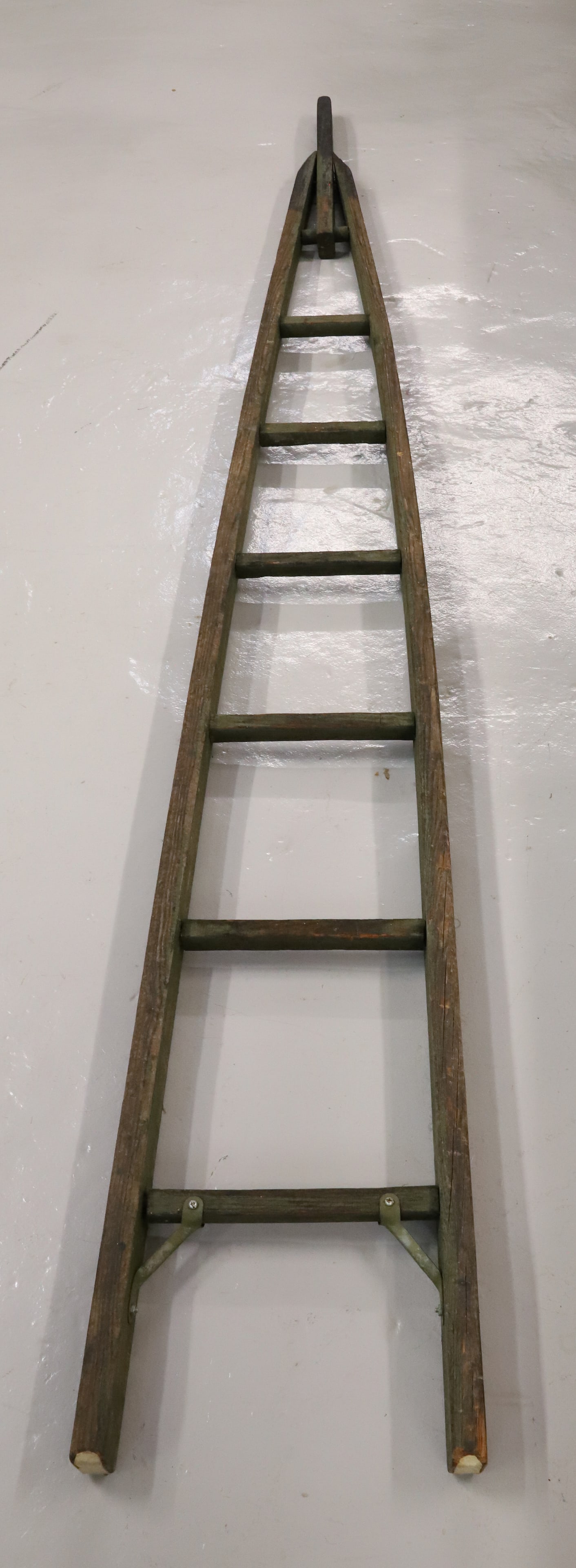 WOODEN APPLE PICKING LADDER (1 of 3)