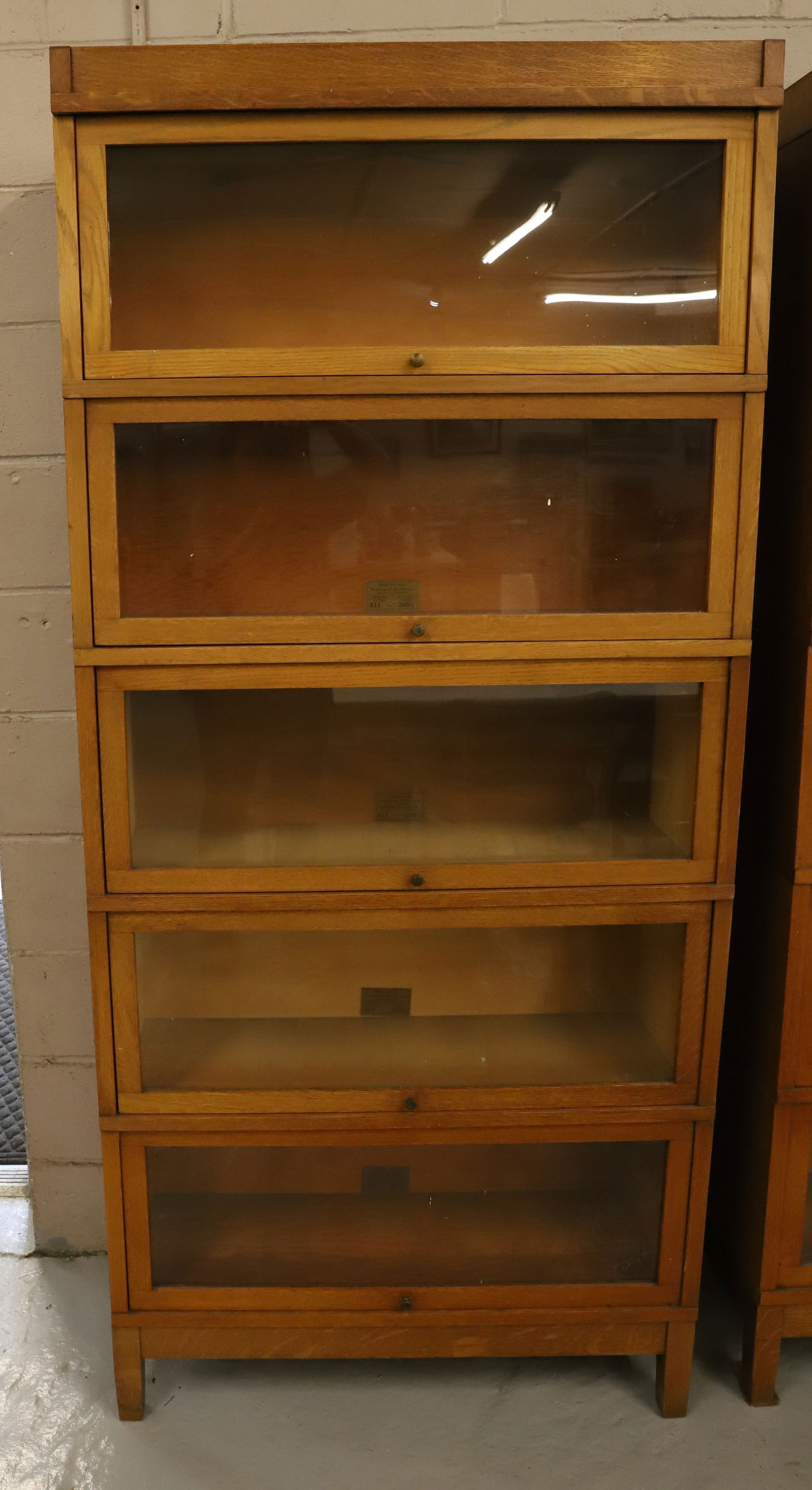 GLOBE-WERNICKE SECTIONAL BOOKCASE (1 of 5)