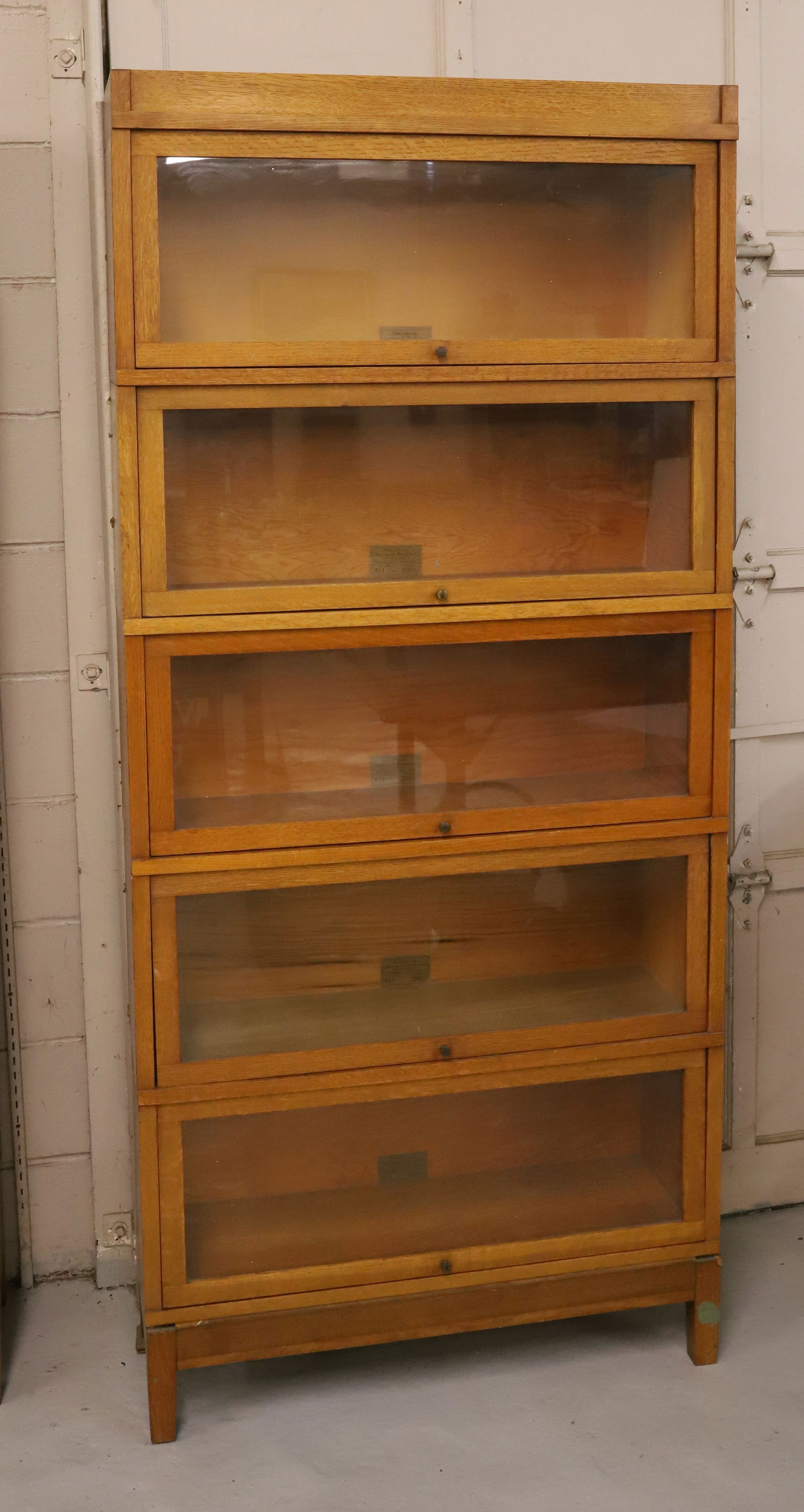 GLOBE-WERNICKE SECTIONAL BOOKCASE (1 of 5)