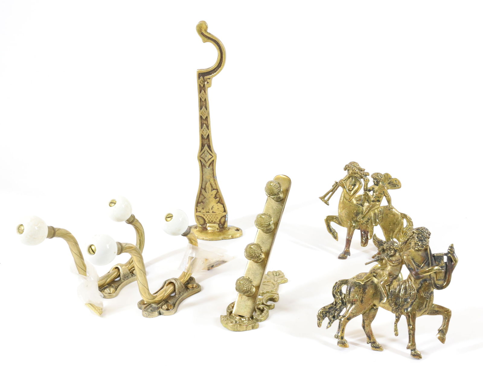 LOT OF DECORATIVE BRASS ITEMS (1 of 2)