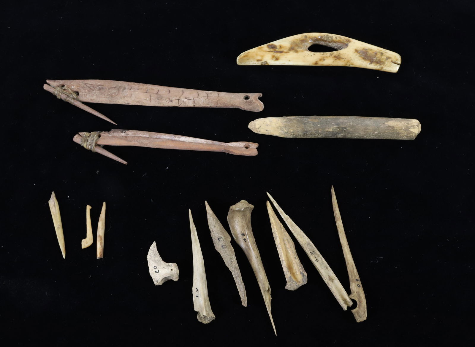 LOT OF PRIMITIVE ARTIFACTS (1 of 4)