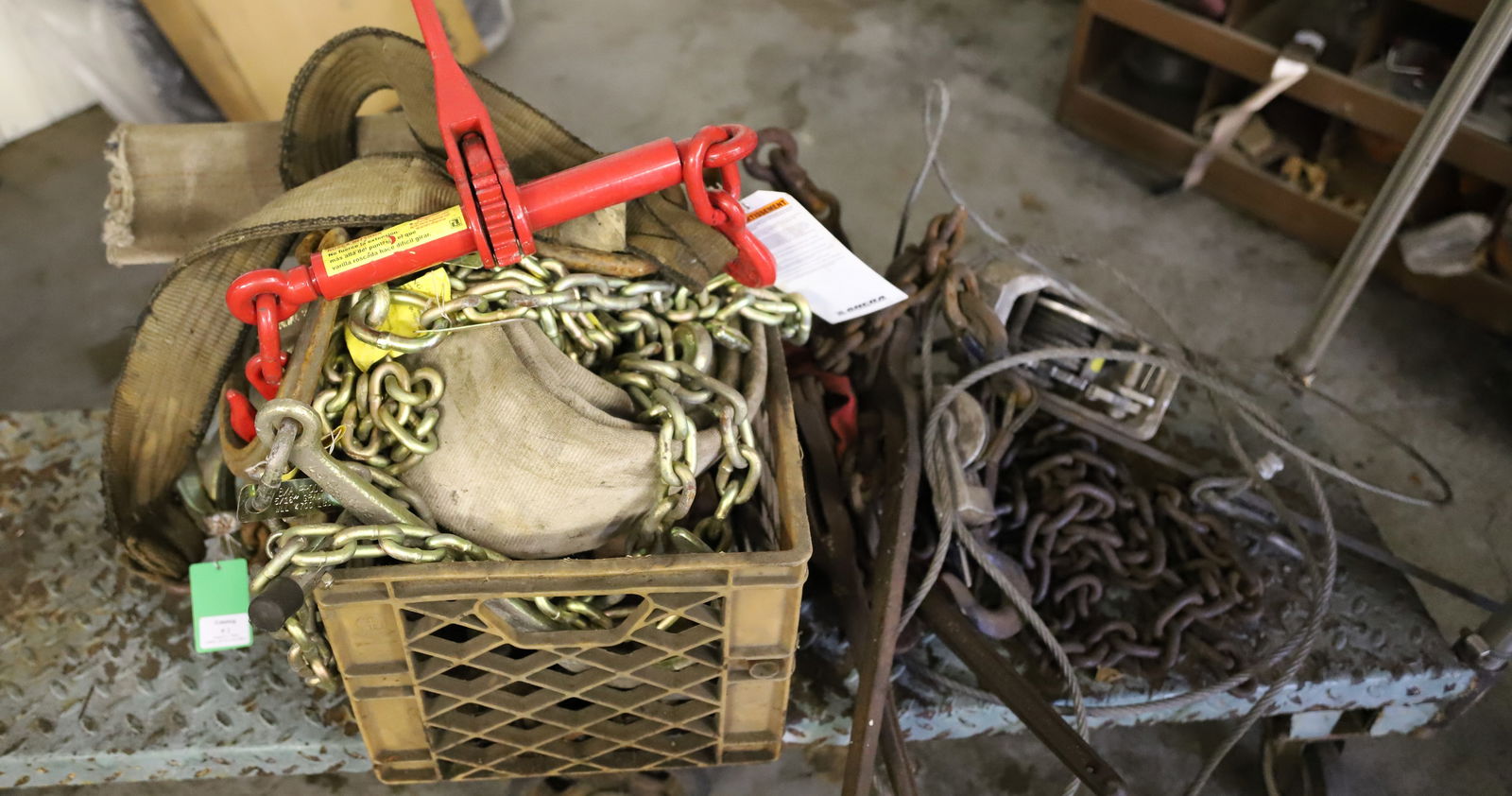 LOT OF TOW CHAINS AND MORE (1 of 3)