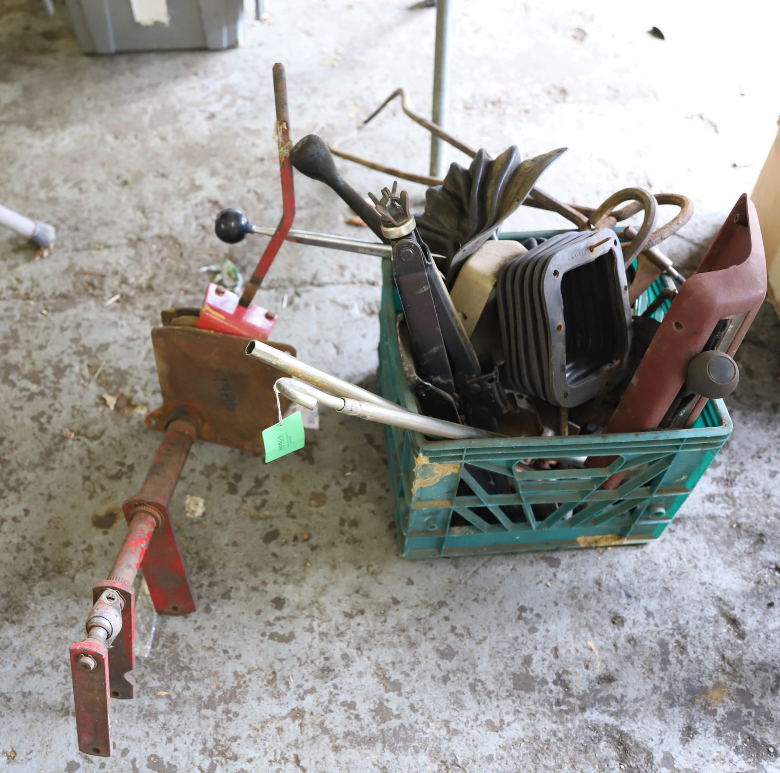 LOT OF MISCELLANEOUS TOOLS AND PARTS (1 of 3)
