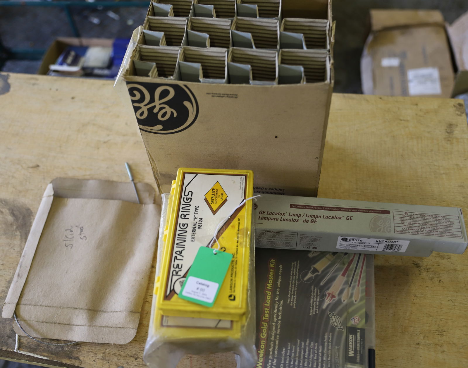 LOT OF BULBS, RETAINING RINGS AND MORE (1 of 3)