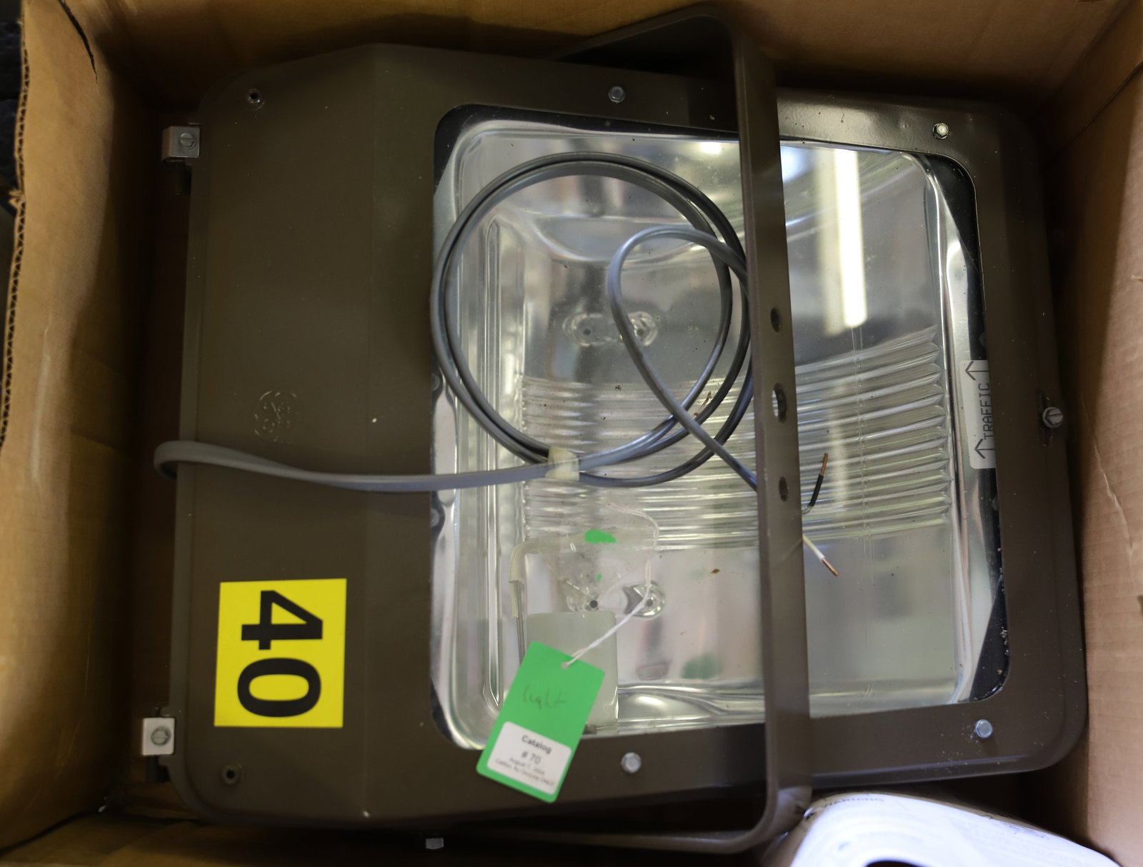 GE FLOODLIGHT: APPEARS UNUSED IN BOX. PLEASE READ CAREFULLY - THIS IS AN ONLINE AND ABSENTEE BID ONLY AUCTION. THERE WILL BE A PREVIEW ON SATURDAY AUGUST 17TH FROM 9:00 AM TILL 1:00 PM TO VIEW THE AUCTION. AT THIS T