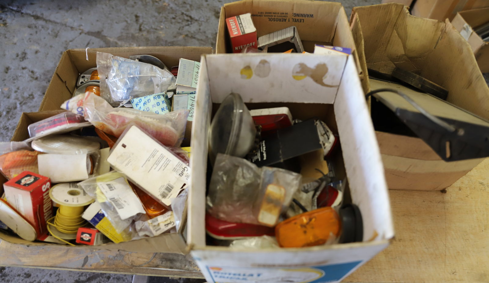 (5) BOXES OF CAR/TRUCK PARTS (1 of 4)