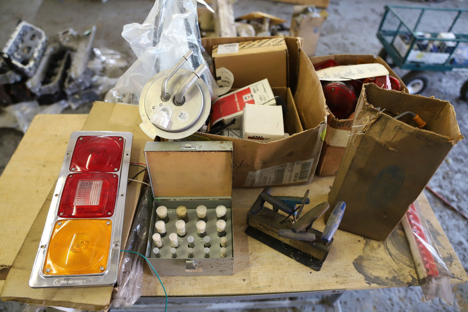 LOT OF REPLACEMENT PARTS (1 of 7)