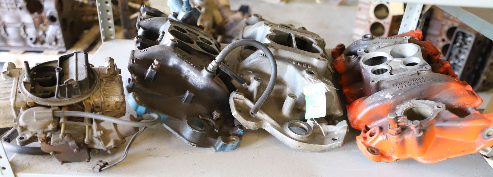 LOT OF INTAKE MANIFOLDS (1 of 7)