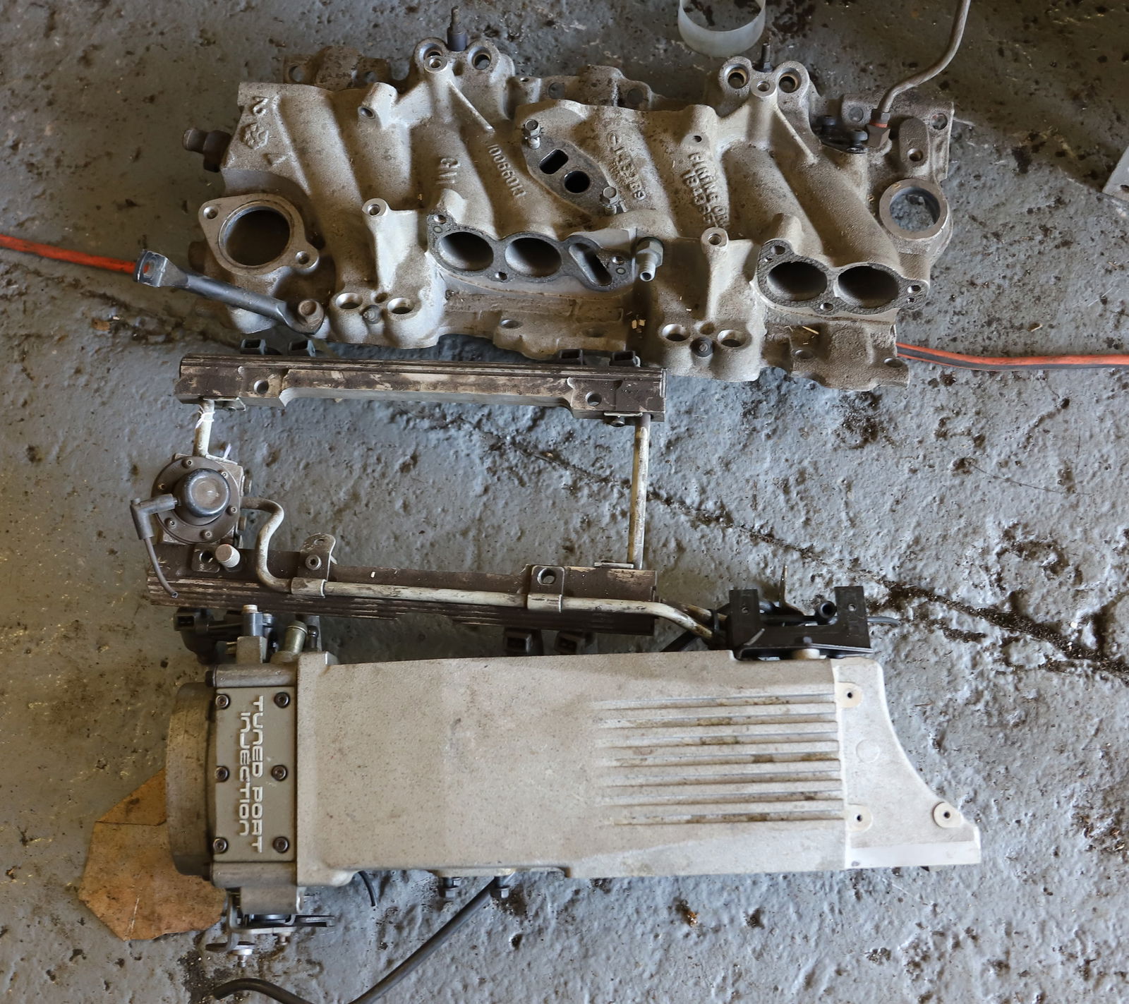GM TUNED PORT INJECTION INTAKE MANIFOLD (1 of 3)