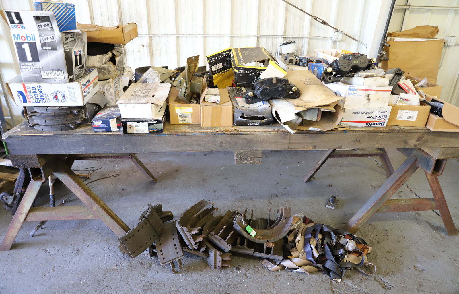 LOT OF BRAKE SHOES (1 of 10)