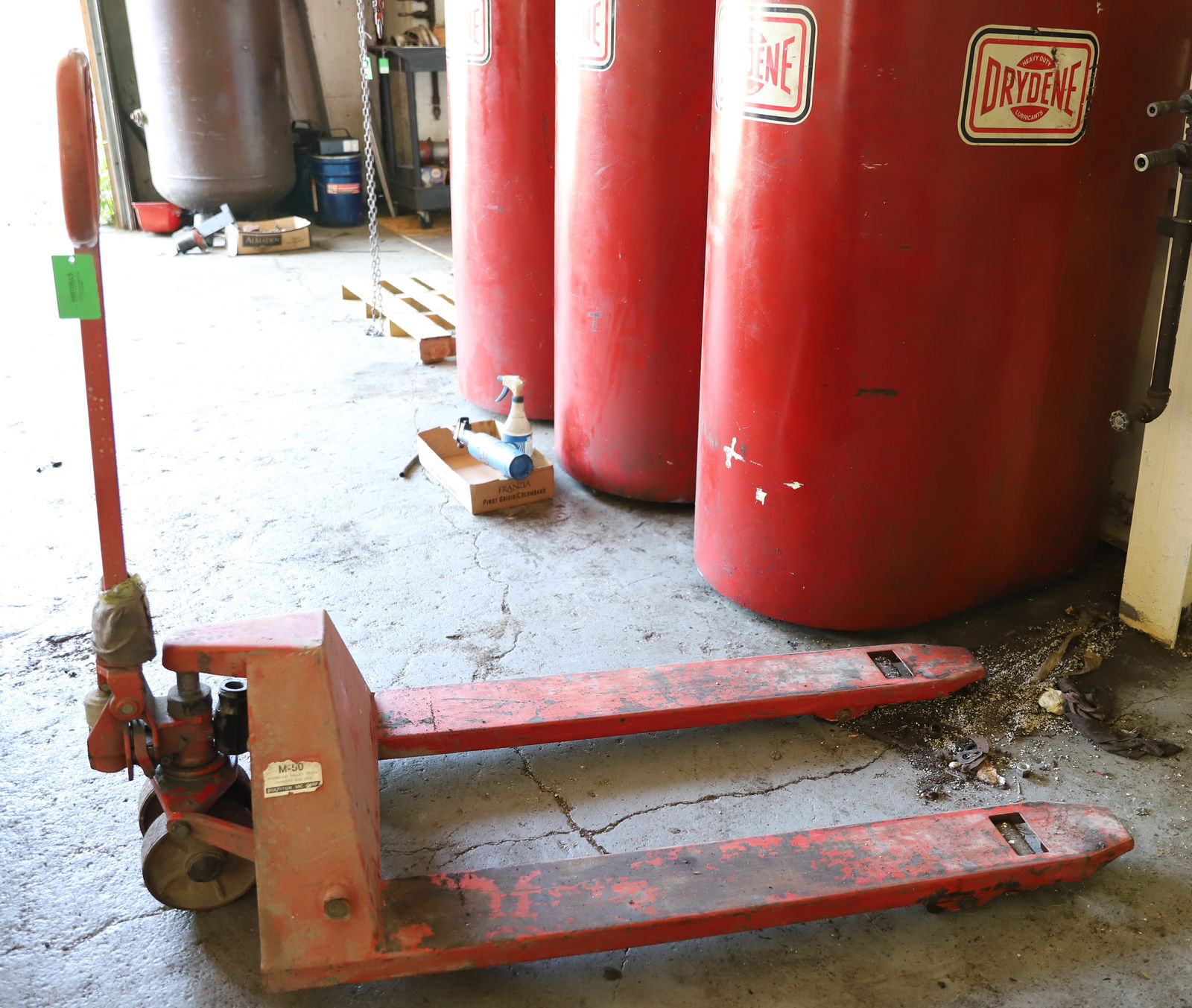 HYDRAULIC PALLET JACK: CAPACITY 5000 LBS. PLEASE READ CAREFULLY - THIS IS AN ONLINE AND ABSENTEE BID ONLY AUCTION. THERE WILL BE A PREVIEW ON SATURDAY AUGUST 17TH FROM 9:00 AM TILL 1:00 PM TO VIEW THE AUCTION. AT THIS TIME