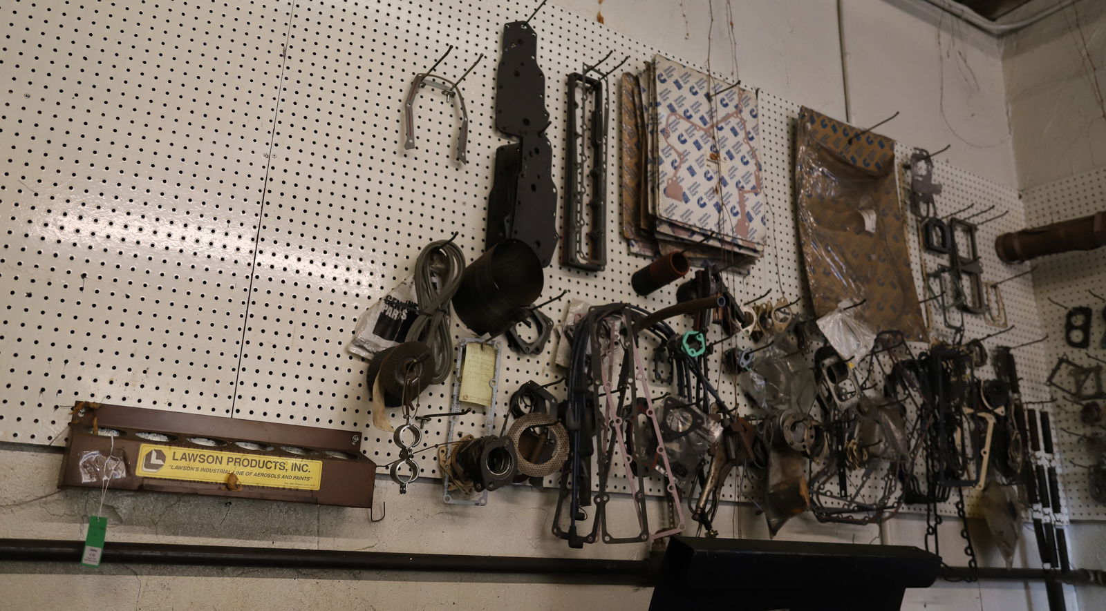 LAWSON METAL CONTAINER/HOLDER AND GASKET LOT (1 of 4)