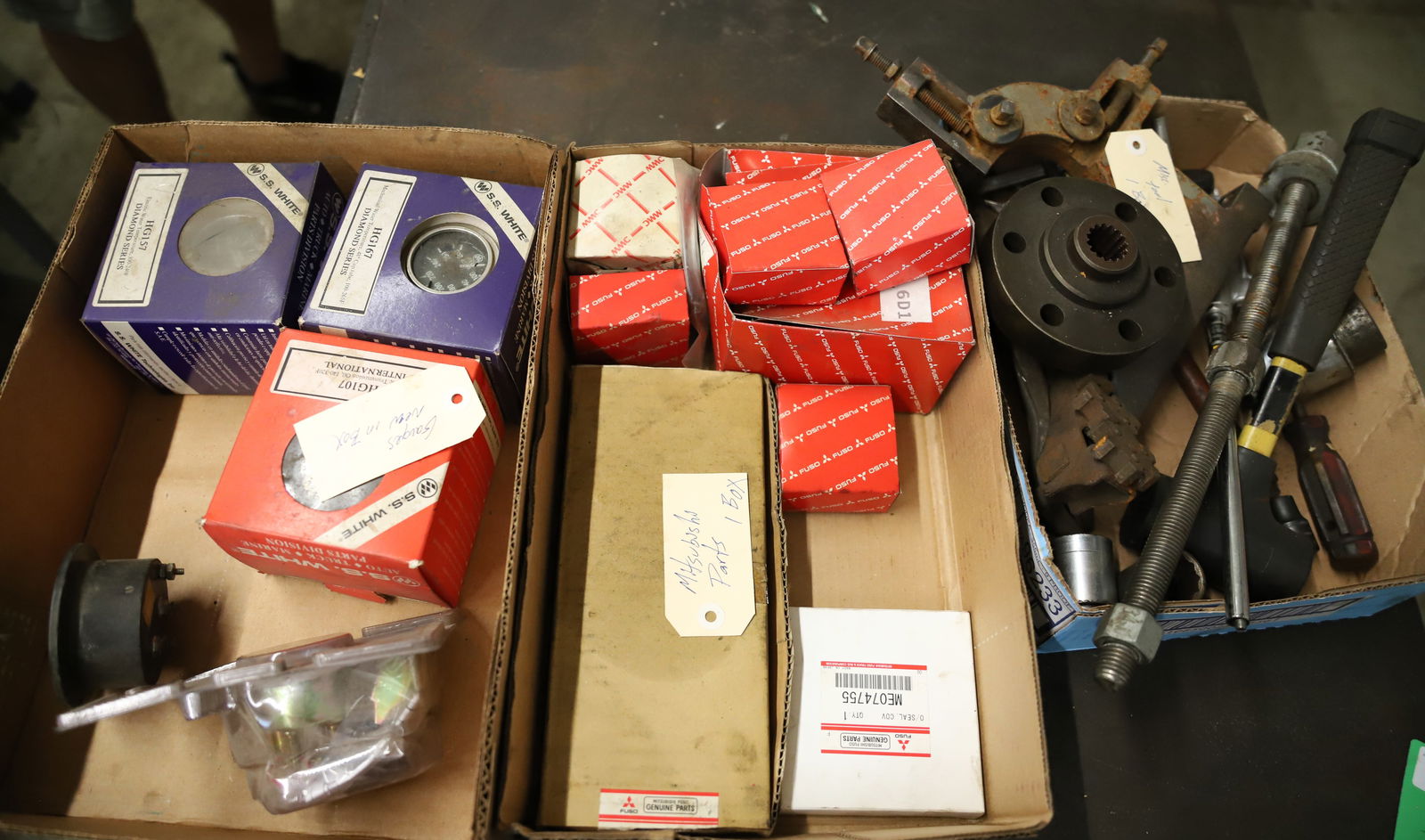 LOT OF PARTS (1 of 4)