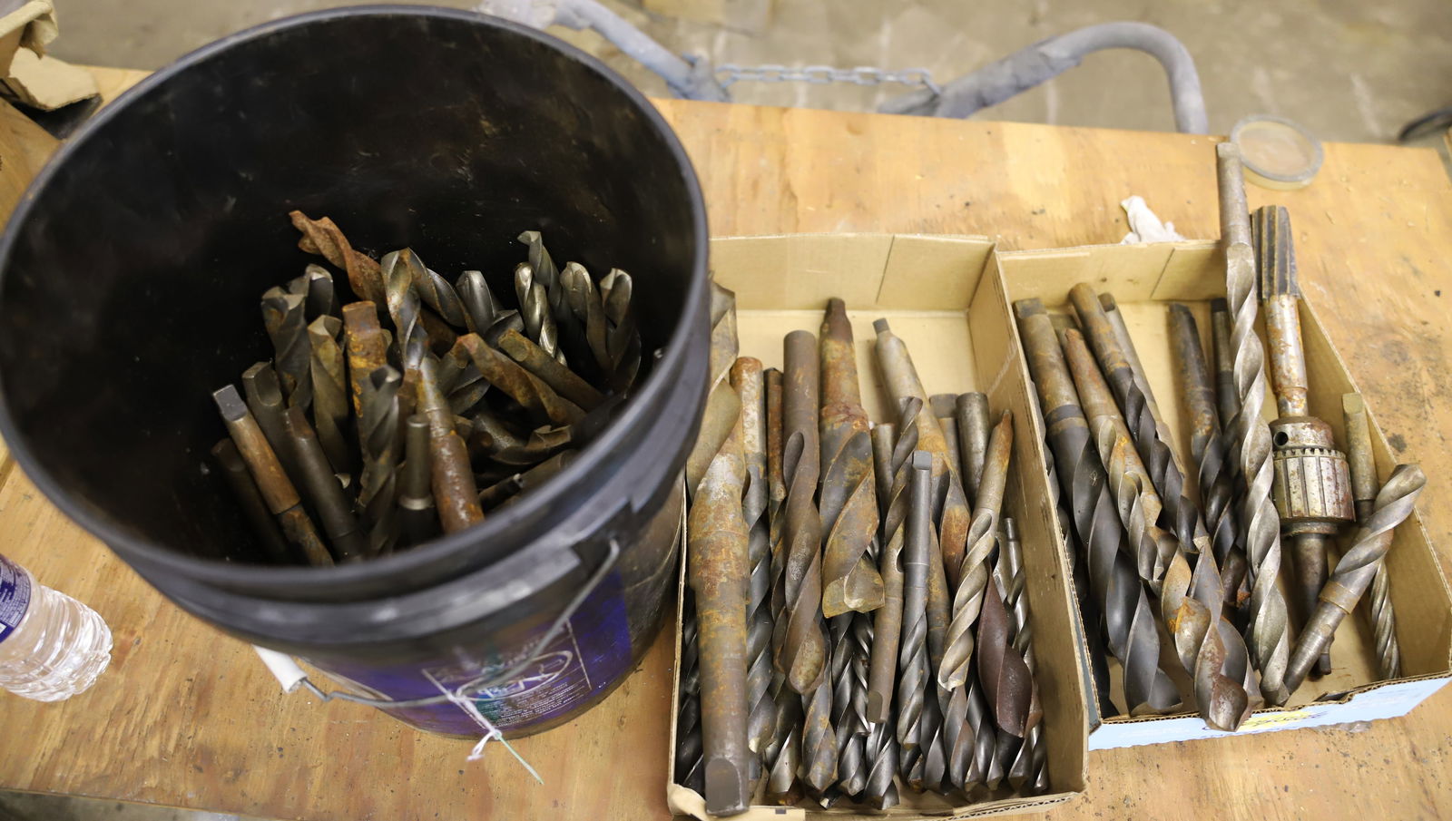 LARGE LOT OF DRILL BITS (1 of 4)