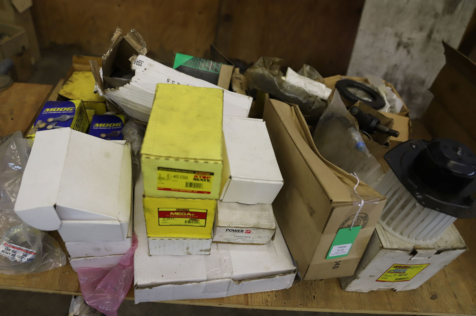 LOT OF CAR PARTS (1 of 6)