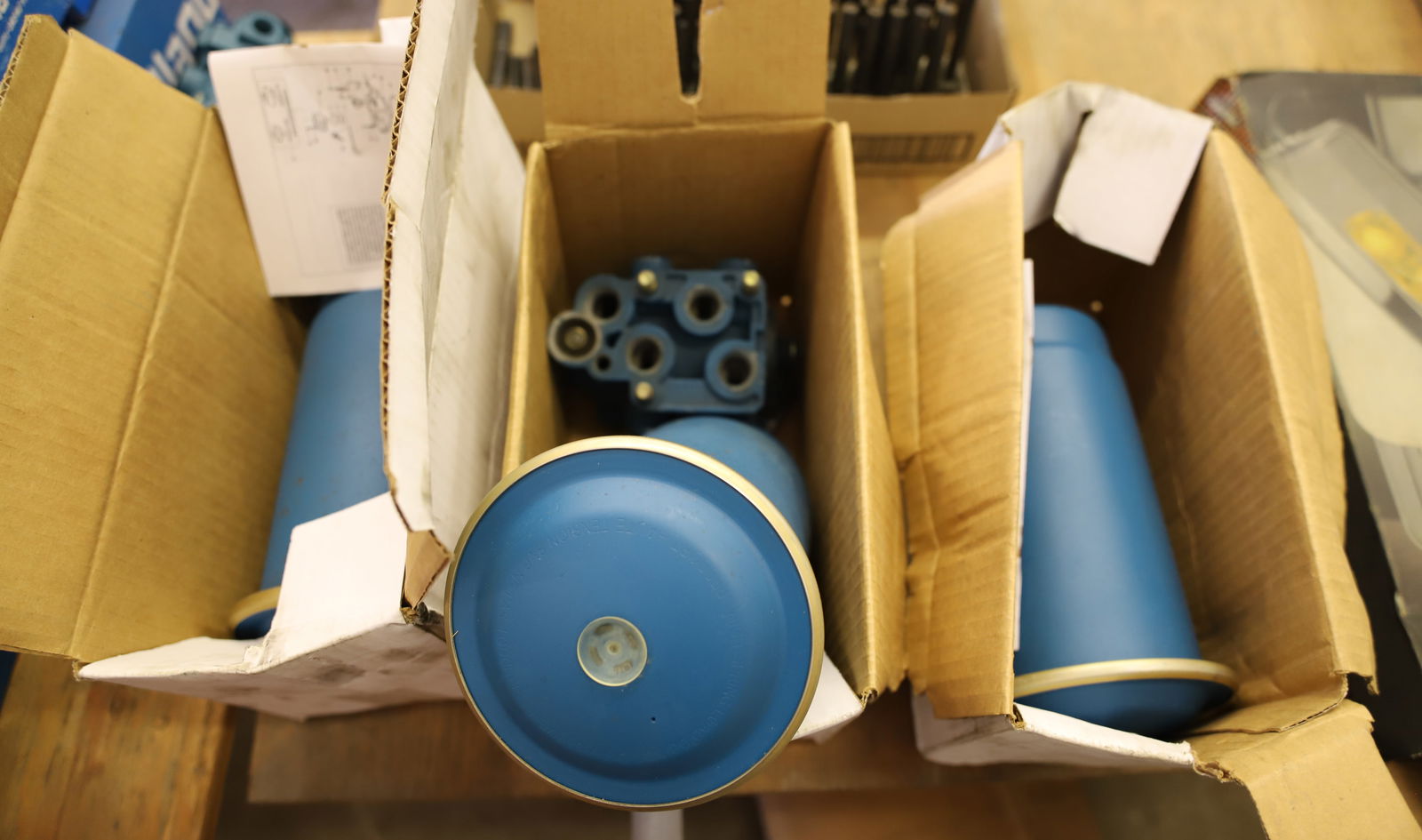 3 BENDIX MAINTENANCE KITS (1 of 2)