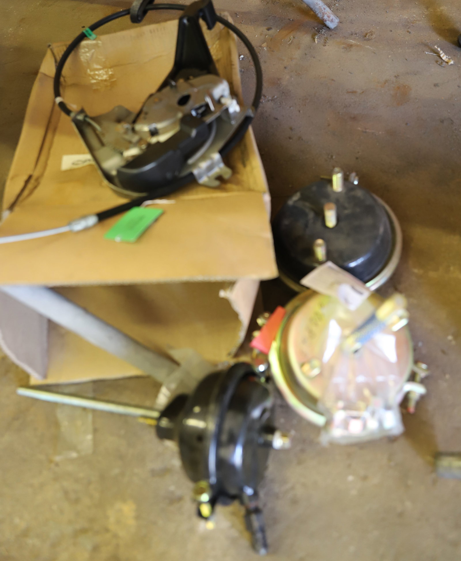 LOT OF PARTS: 3 BENDIX SERVICE CHAMBERS, FORD PARKING BRAKE PLEASE READ CAREFULLY - THIS IS AN ONLINE AND ABSENTEE BID ONLY AUCTION. THERE WILL BE A PREVIEW ON SATURDAY AUGUST 17TH FROM 9:00 AM TILL 1:00 PM TO VIEW