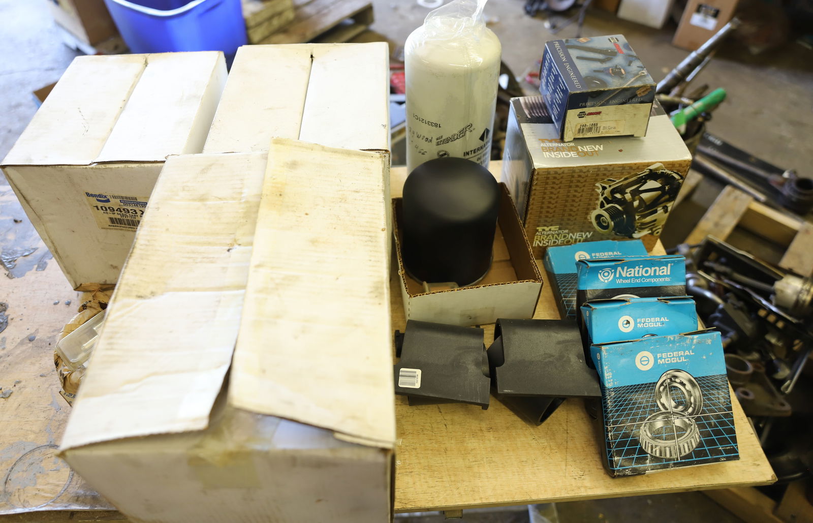 LARGE LOT OF FILTERS AND MORE (1 of 5)